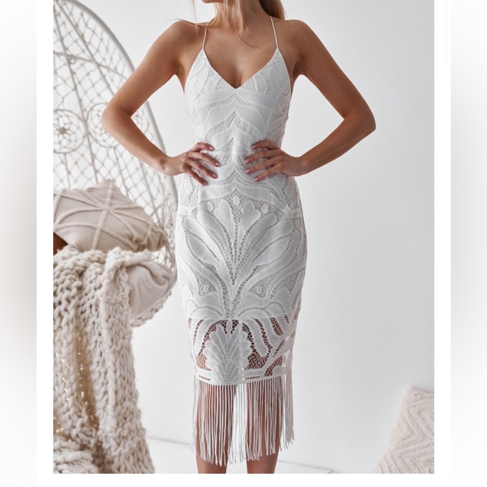 Lady black tie Khalessi white dress